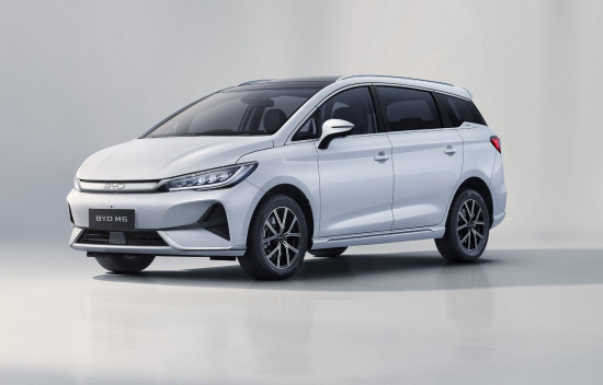 BYD M6 BYD Jatinegara